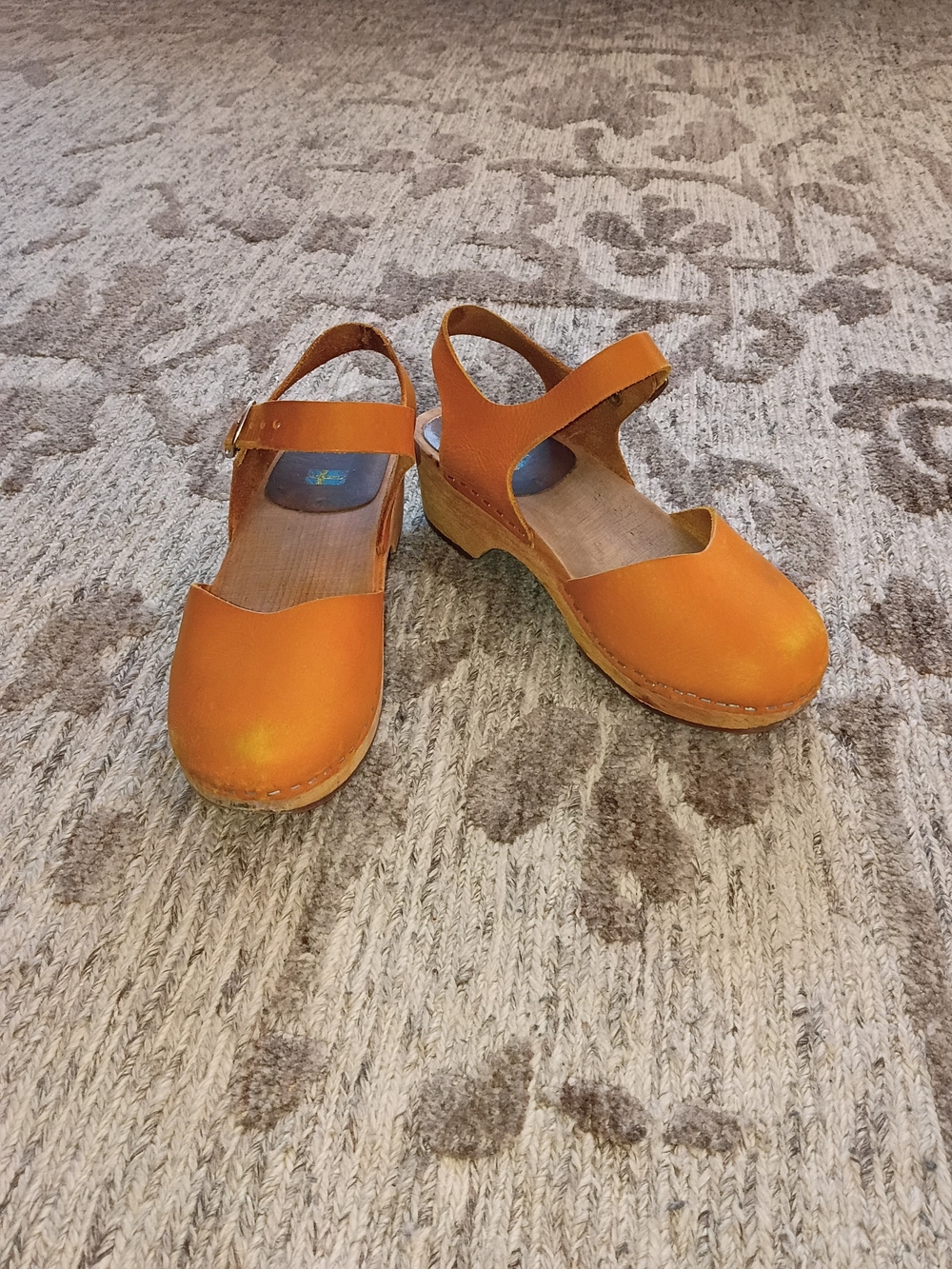 Mia Swedish Leather Low Heel Clogs • Size 39 Or Leather Mary Jane Clogs - Picture 2 of 6